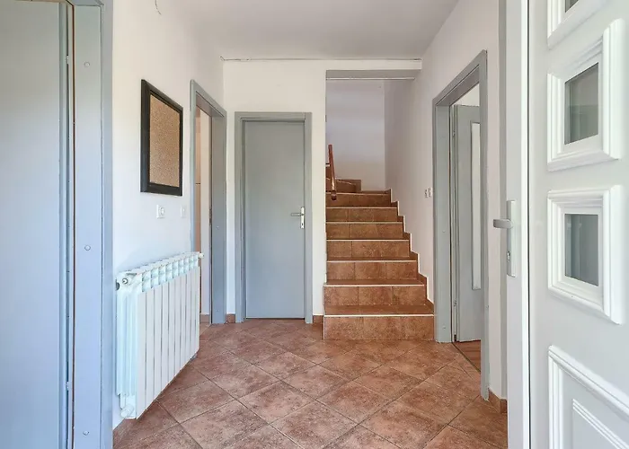 Gojak By Interhome Pola