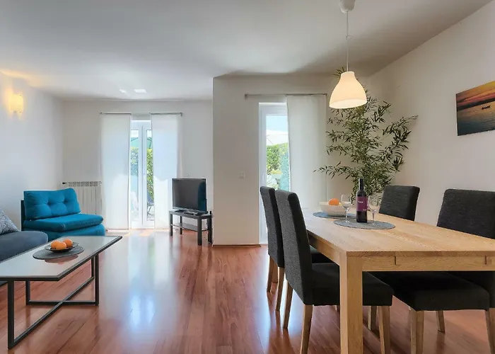 Gojak By Interhome Pola