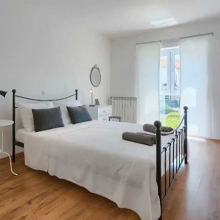 Gojak By Interhome * Pula