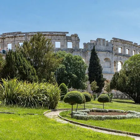 Gojak By Interhome Сasa de vacaciones