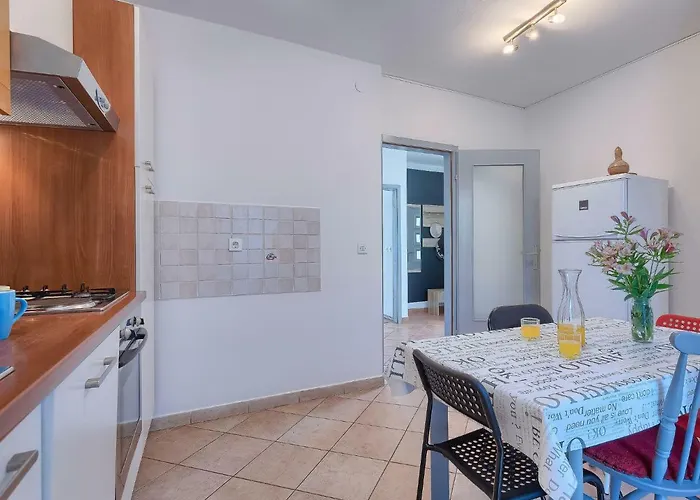 Gojak By Interhome Tatil Evi Pula